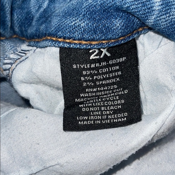 Distressed American Bazi Jeans - Picture 3 of 3